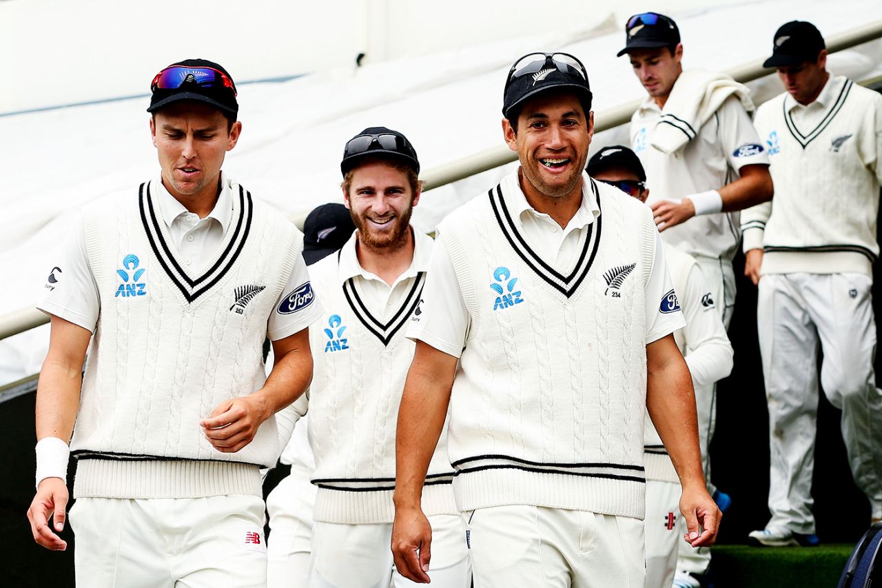 Trent Boult, Kane Williamson and Ross Taylor walk out with their team-mates, New Zealand v Sri Lanka, 2nd Test, Wellington, 5th day, January 7, 2015