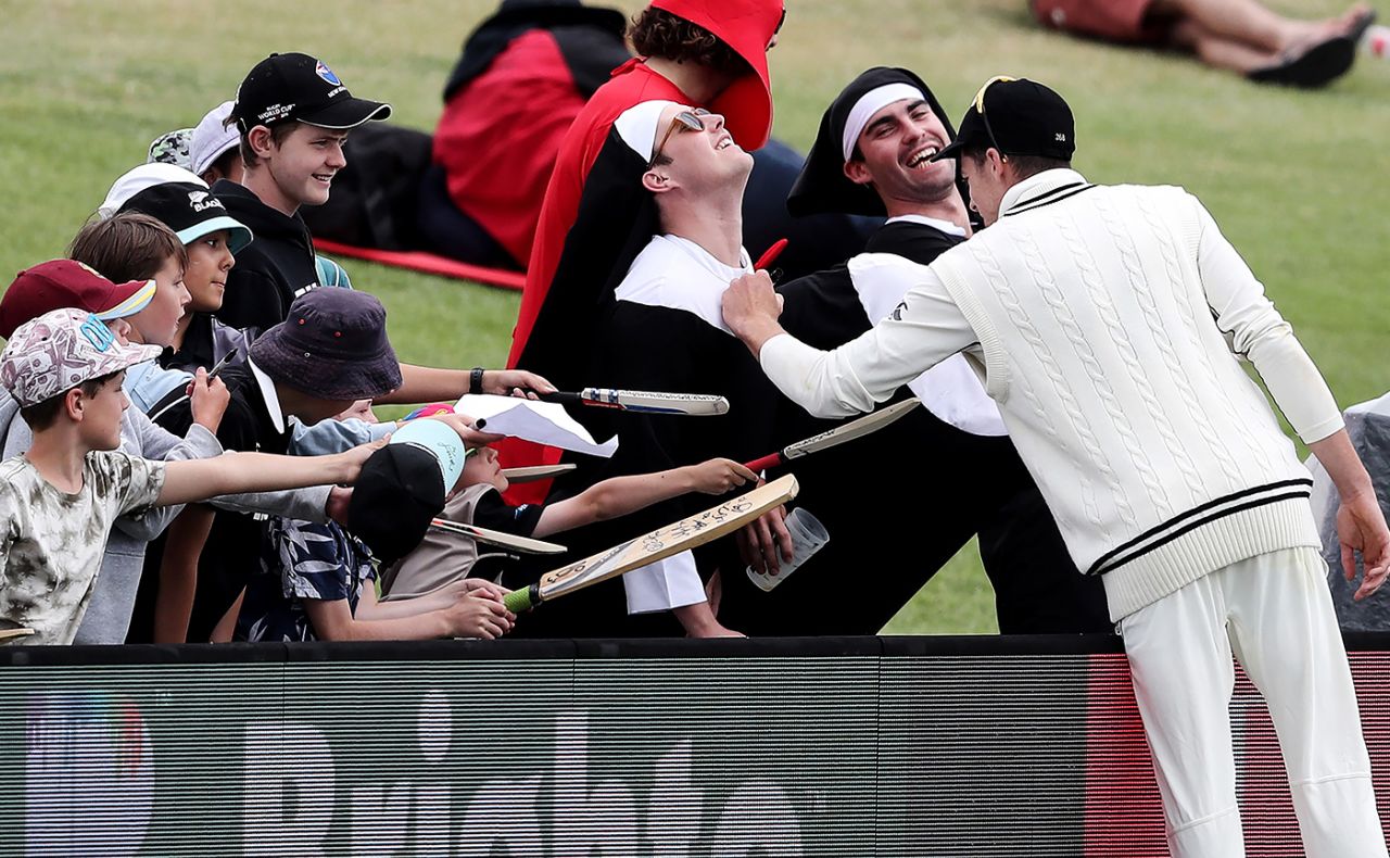 Mitchell Santner signs autographs for a spectator dressed in a nun's habit, New Zealand vs Pakistan, 1st Test, Mount Maunganui, 3rd day, December 28, 2020