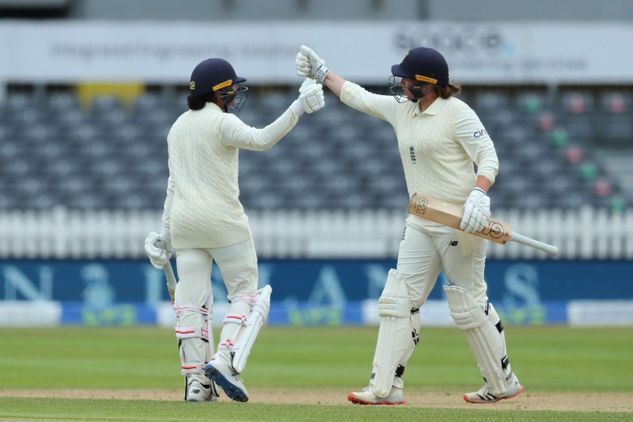 Sophie Dunkley and Anya Shrubsole clubbed quick runs after lunch, England v India, only women's Test, Bristol, 2nd day, June 17, 2021