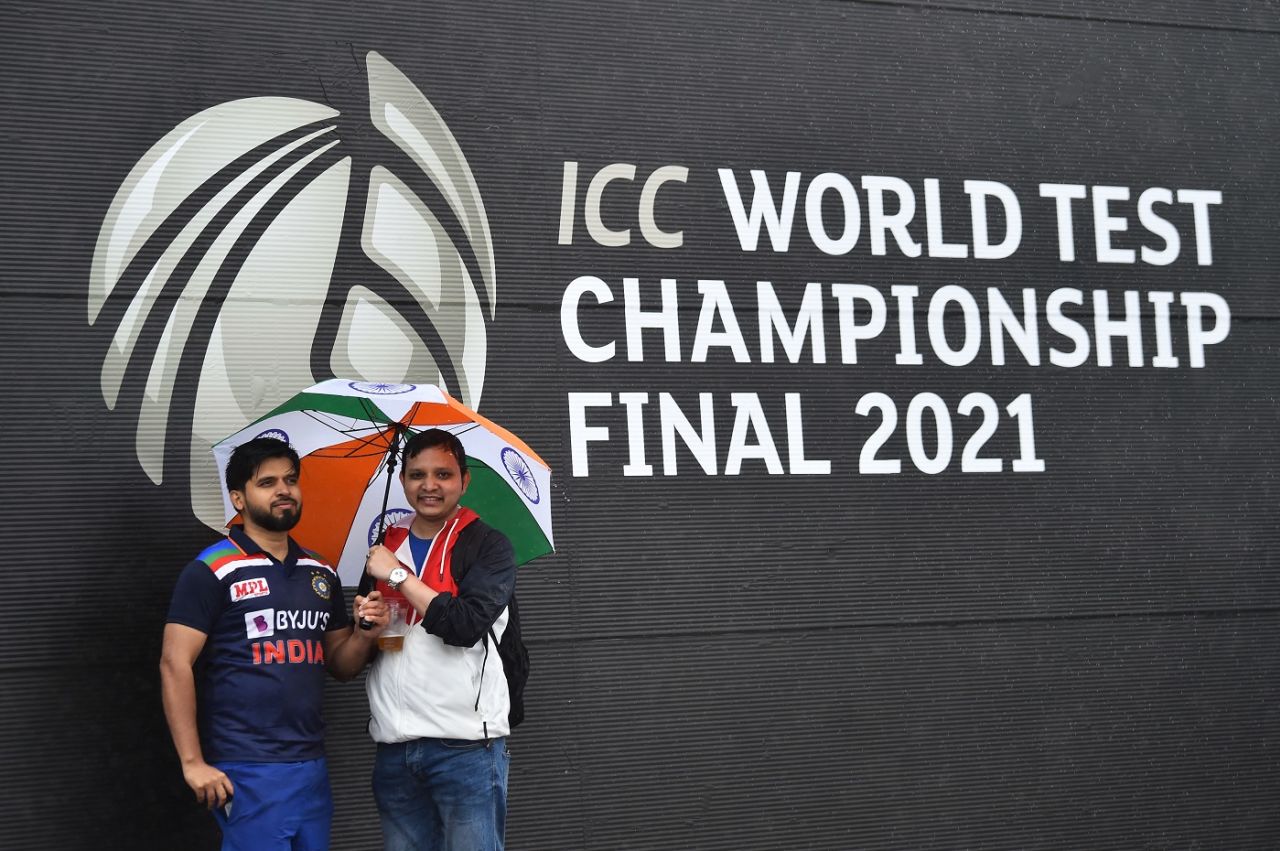 India fans wait for the start of the WTC final, India vs New Zealand, WTC final, Southampton, 1st day, June 18, 2021