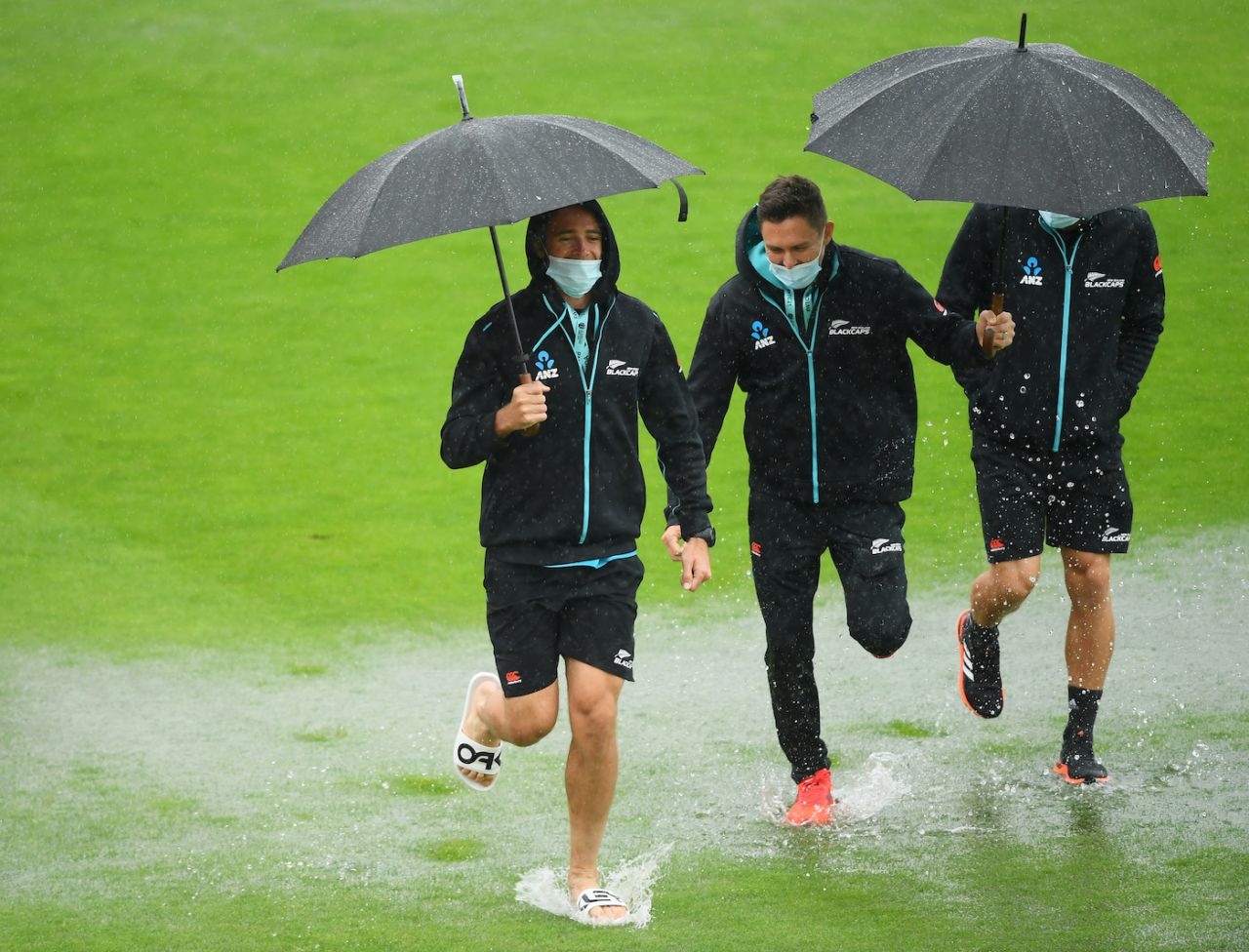 Tim Southee and Trent Boult have some fun in the rain, India vs New Zealand, WTC final, Southampton, 1st day, June 18, 2021