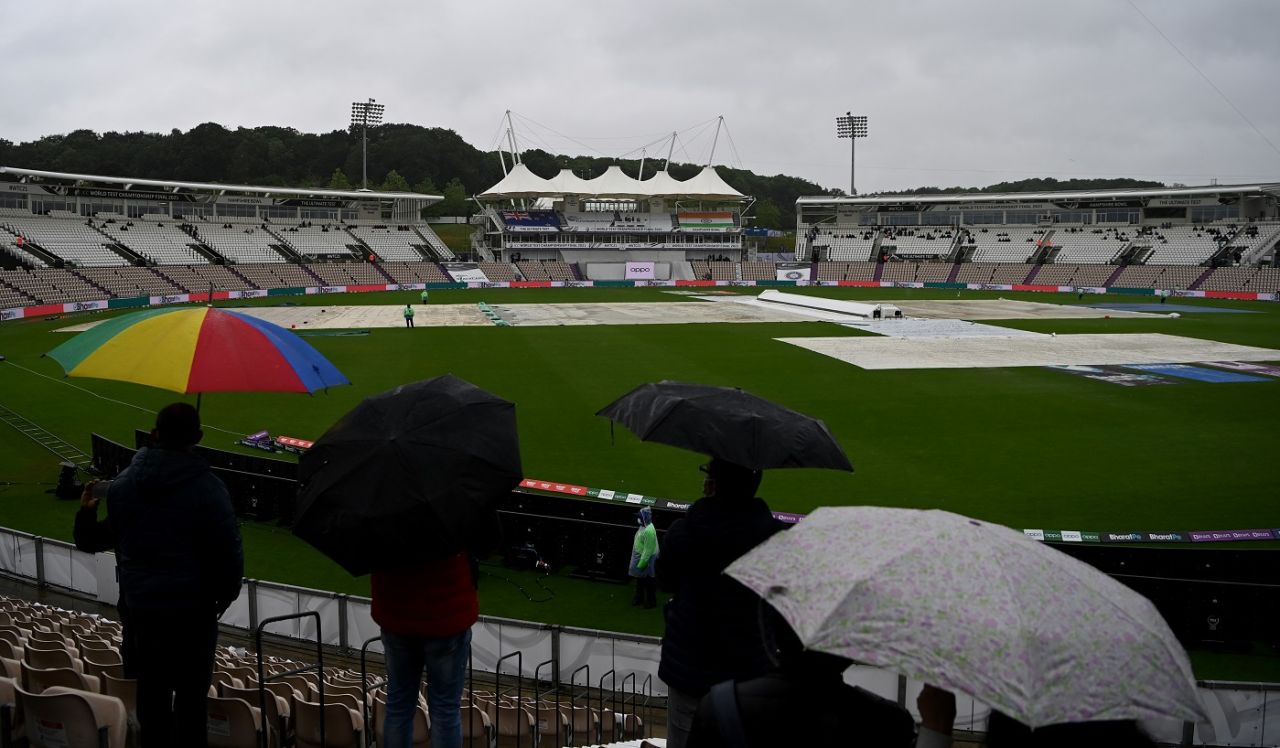 Fans continue to wait for the rain to stop and the cricket to start, India vs New Zealand, WTC final, Southampton, 4th day, June 21, 2021