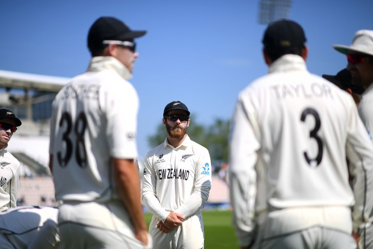 Kane Williamson has a chat with the team ahead of the day's play, India vs New Zealand, World Test Championship (WTC) final, Southampton, Day 6 - Reserve day, June 23, 2021