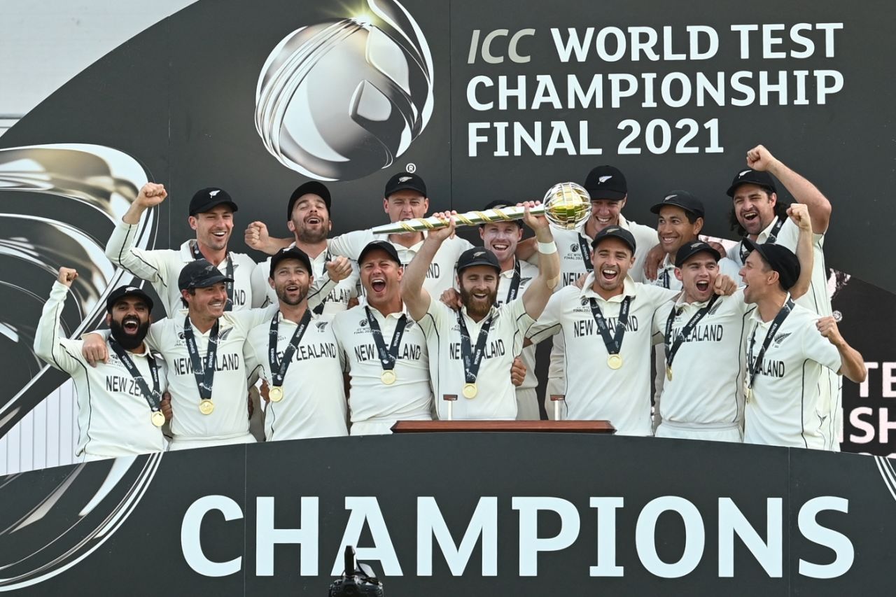 New Zealand's 15 for the WTC final with their prize: (front L to R) Ajaz Patel, BJ Watling, Devon Conway, Neil Wagner, Kane Williamson, Tim Southee, Tom Latham, Trent Boult, (back L to R), Will Young, Tom Blundell, Matt Henry, Henry Nicholls, Kyle Jamieson, Ross Taylor, Colin de Grandhomme, India vs New Zealand, World Test Championship (WTC) final, Southampton, Day 6 - reserve day, June 23, 2021
