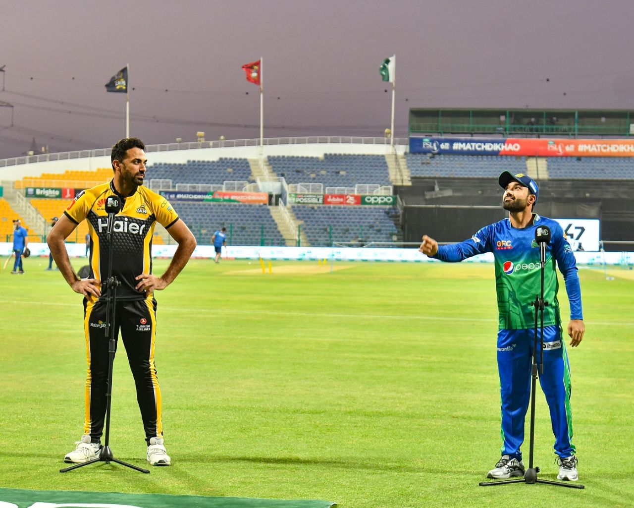 Wahab Riaz, Mohammad Rizwan at the toss for the 2021 PSL final, Multan Sultans vs Peshawar Zalmi, PSL 2021 final, Abu Dhabi