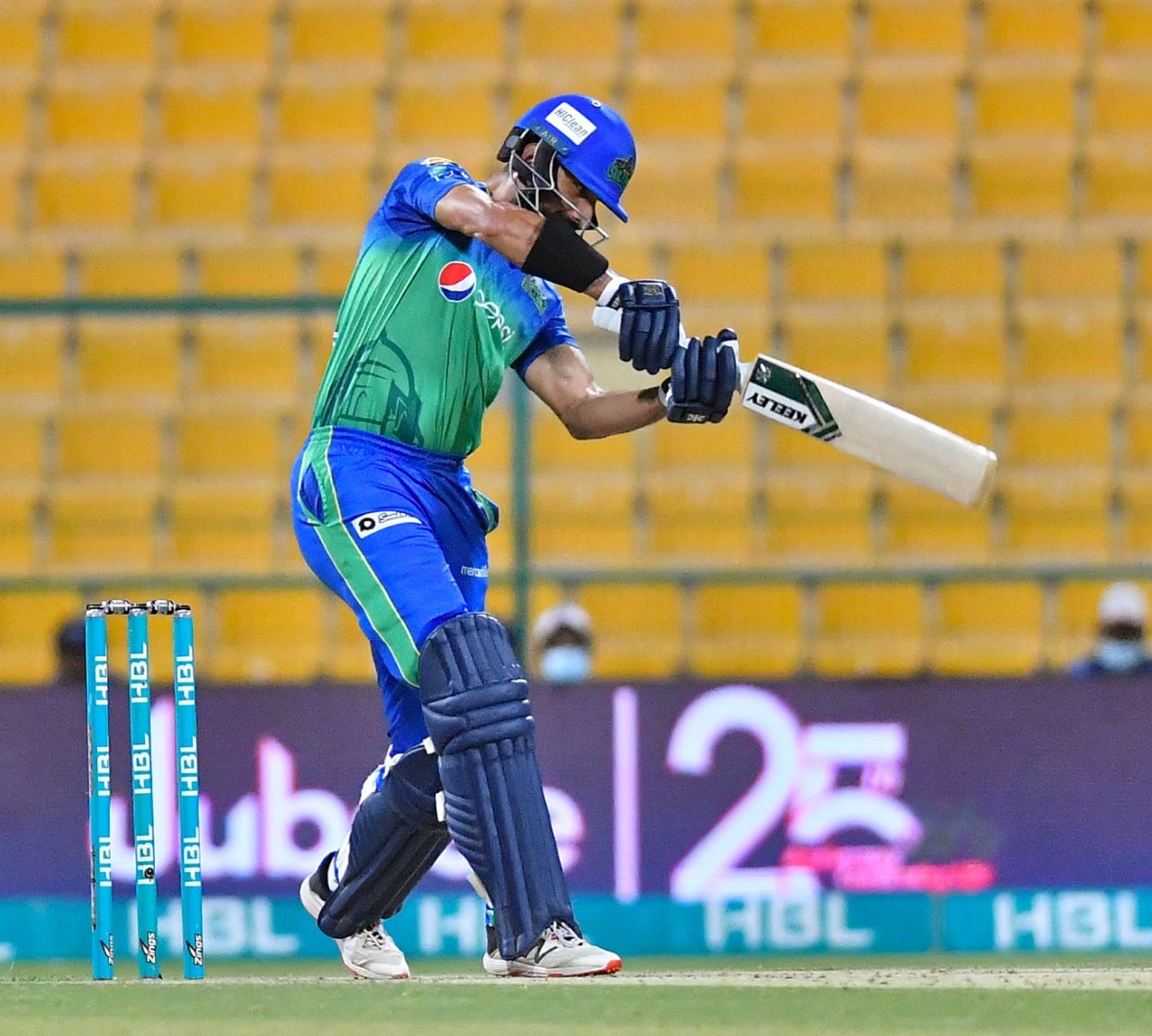 Shan Masood slaps one away, Multan Sultans vs Peshawar Zalmi, PSL 2021 final, Abu Dhabi