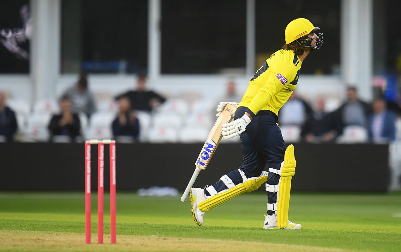 Colin de Grandhomme drags himself off, Somerset vs Hampshire, Vitality Blast, Taunton, June 25, 2021