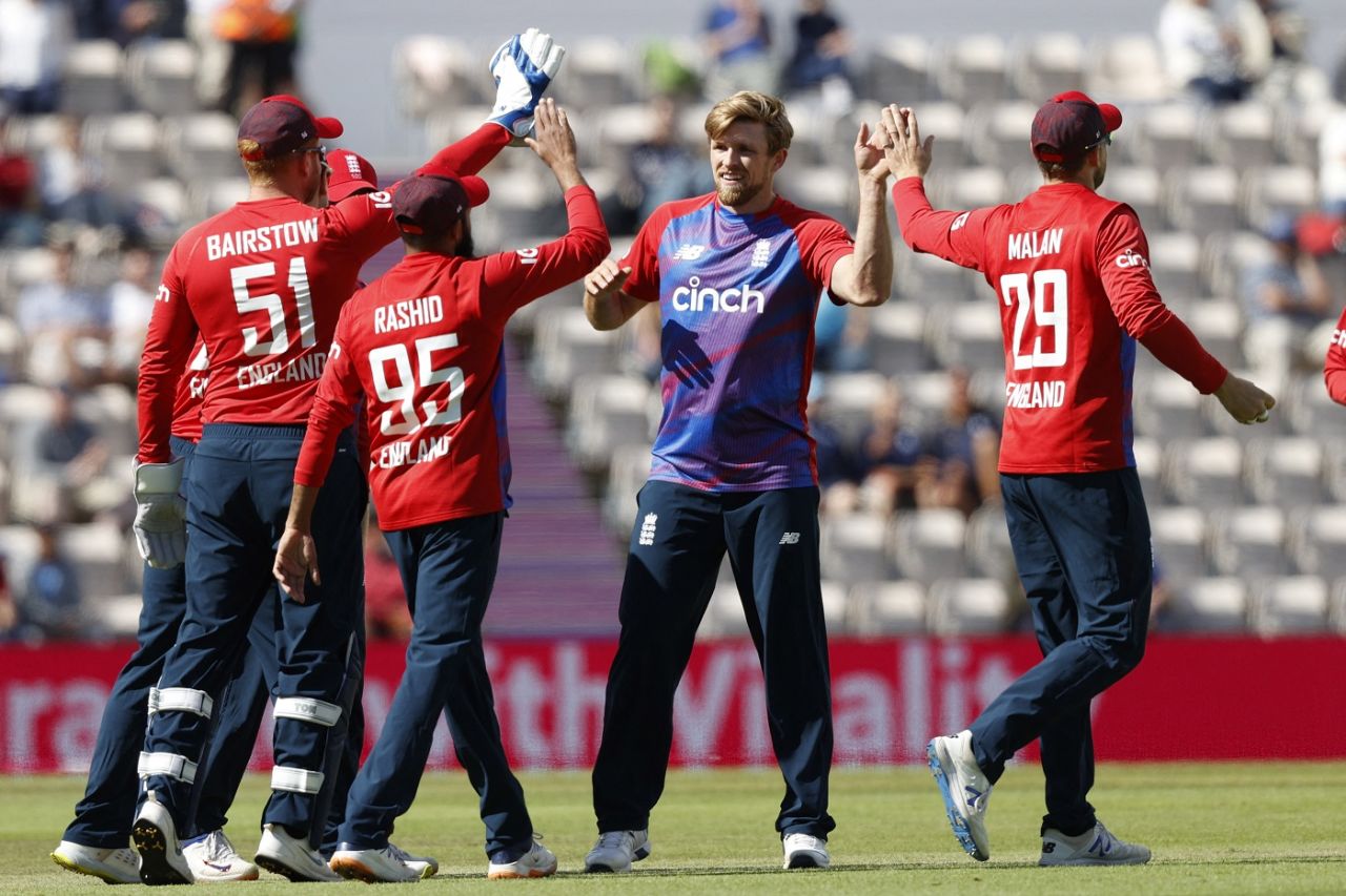 David Willey celebrates with team-mates a wicket, England vs Sri Lanka, 3rd T20I, Southamptoon, June 26, 2021