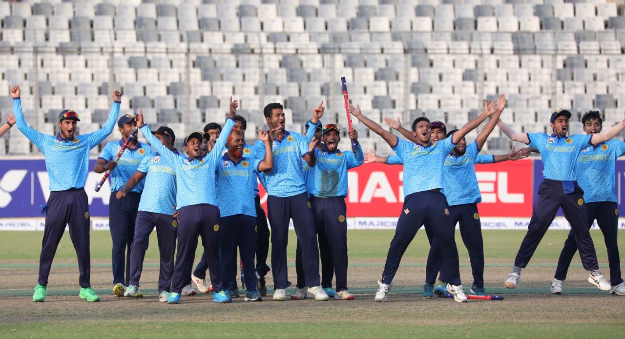 Abahani Limited celebrate after sealing their 21st league title, Prime Bank Cricket Club vs Abahani Limited, Dhaka Premier Division T20s, June 26, 2021