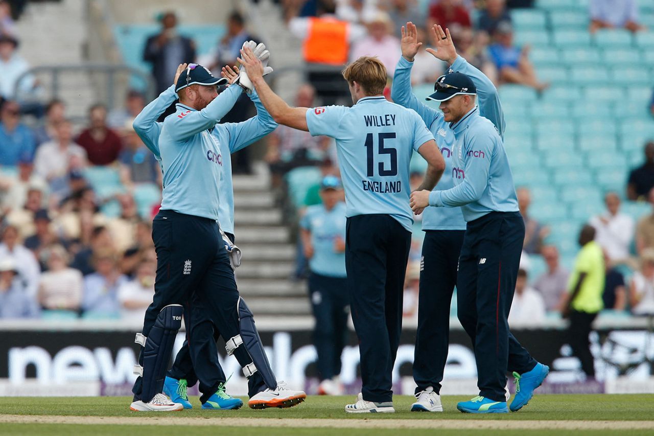 England celebrate after David Willey's breakthrough, England vs Sri Lanka, 2nd ODI, The Oval, July 1, 2021