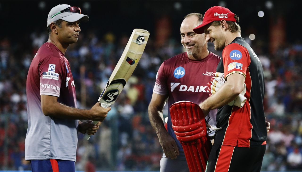 Rahul Dravid and Paddy Upton look at Shane Watson's bat, Delhi Daredevils v Royal Challengers Bangalore, IPL 2017, Delhi, May 14, 2017