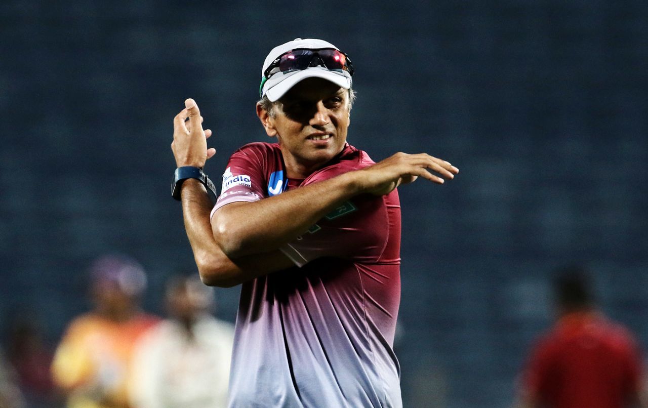 Rahul Dravid stretches , Rising Pune Supergiant v Delhi Daredevils, IPL 2017, Pune, April 11, 2017