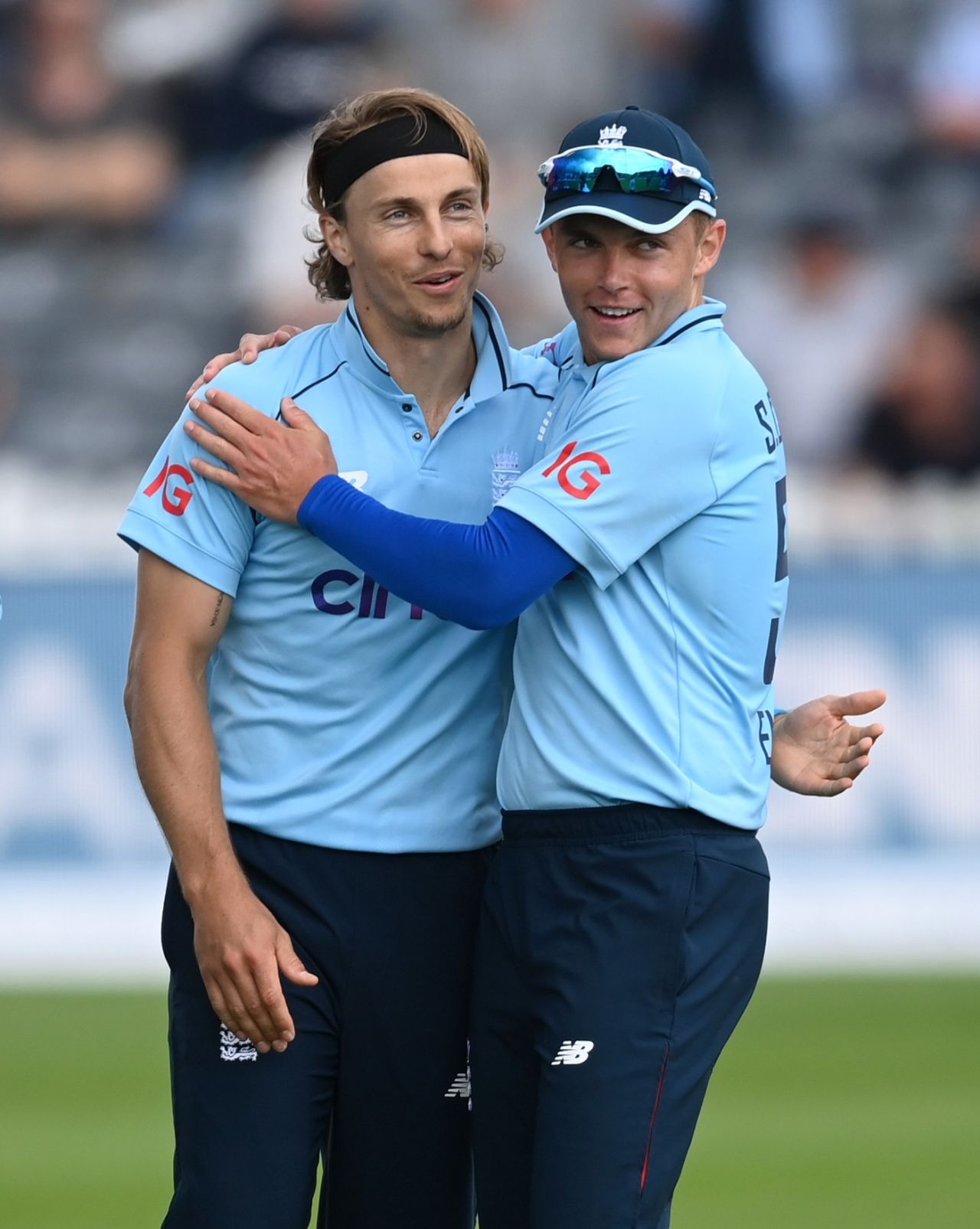 Sam Curran congratulates his brother Tom after taking a wicket at Bristol, England vs Sri Lanka, 3rd ODI, Bristol, July 4, 2021