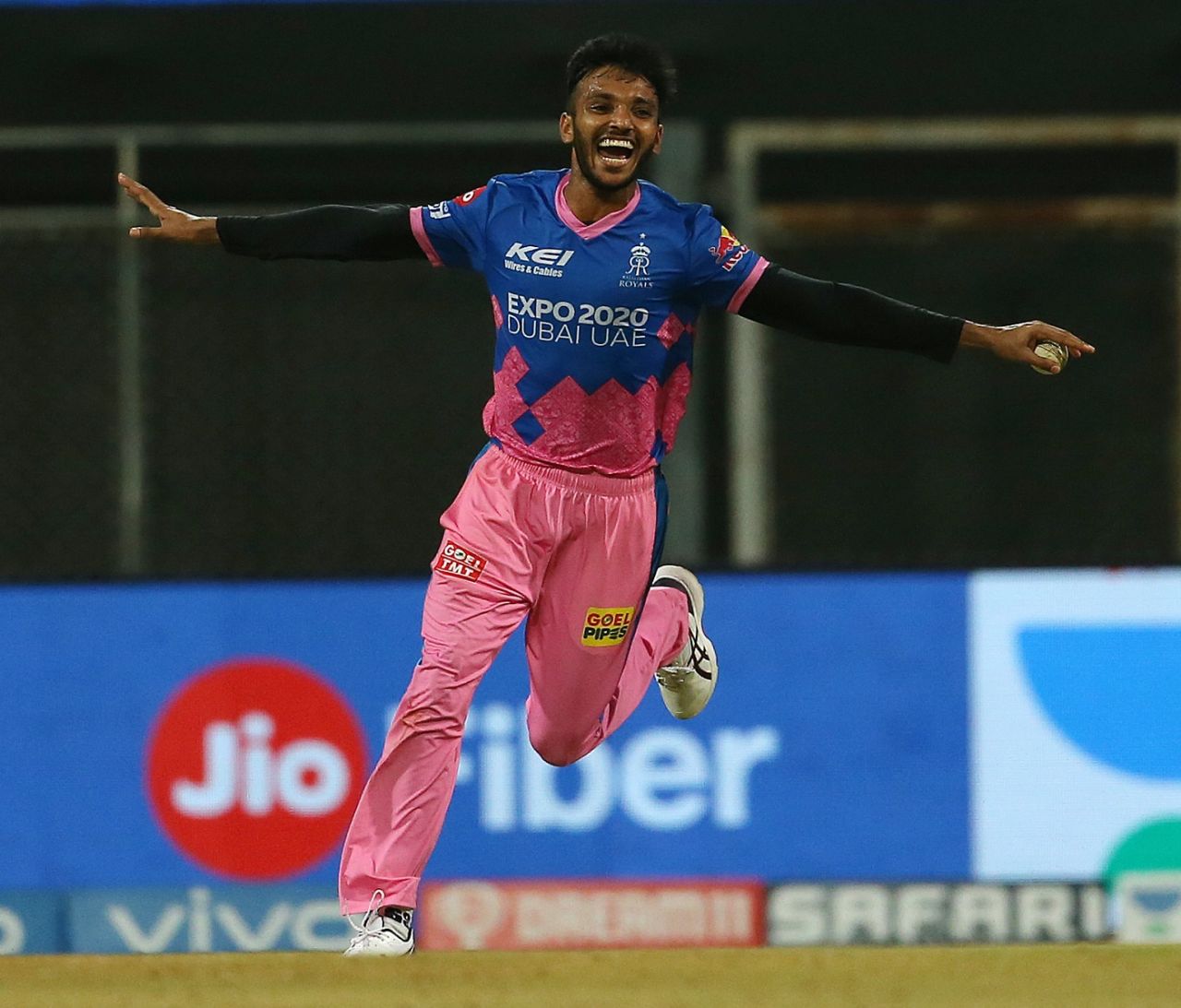 Chetan Sakariya celebrates the wicket of Dinesh Karthik, Mumbai, April 24, 2021
