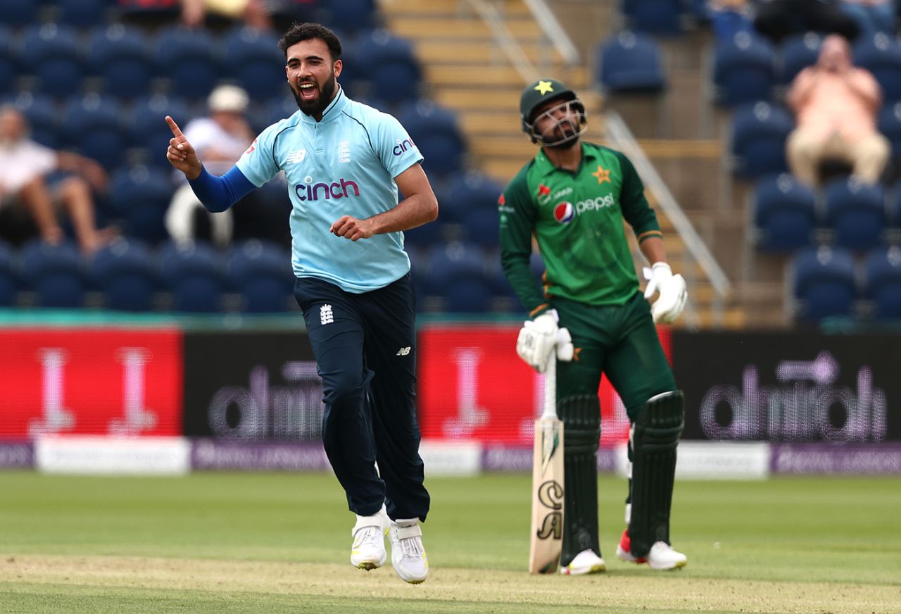 Saqib Mahmood celebrates his fourth, England vs Pakistan, Cardiff, 1st ODI, July 8, 2021