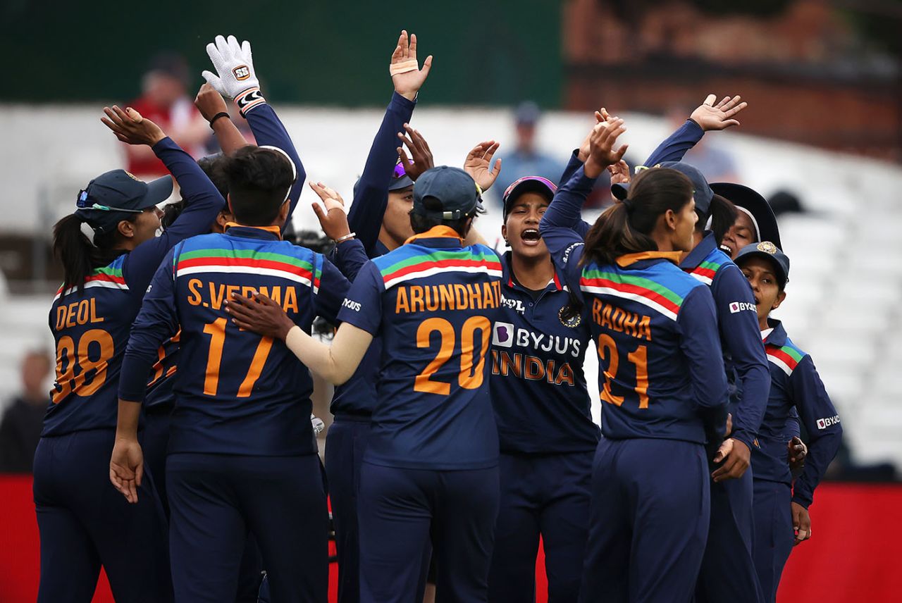India head onto the field to face England, England vs India, Women's 1st T20I, Northampton, July 09, 2021