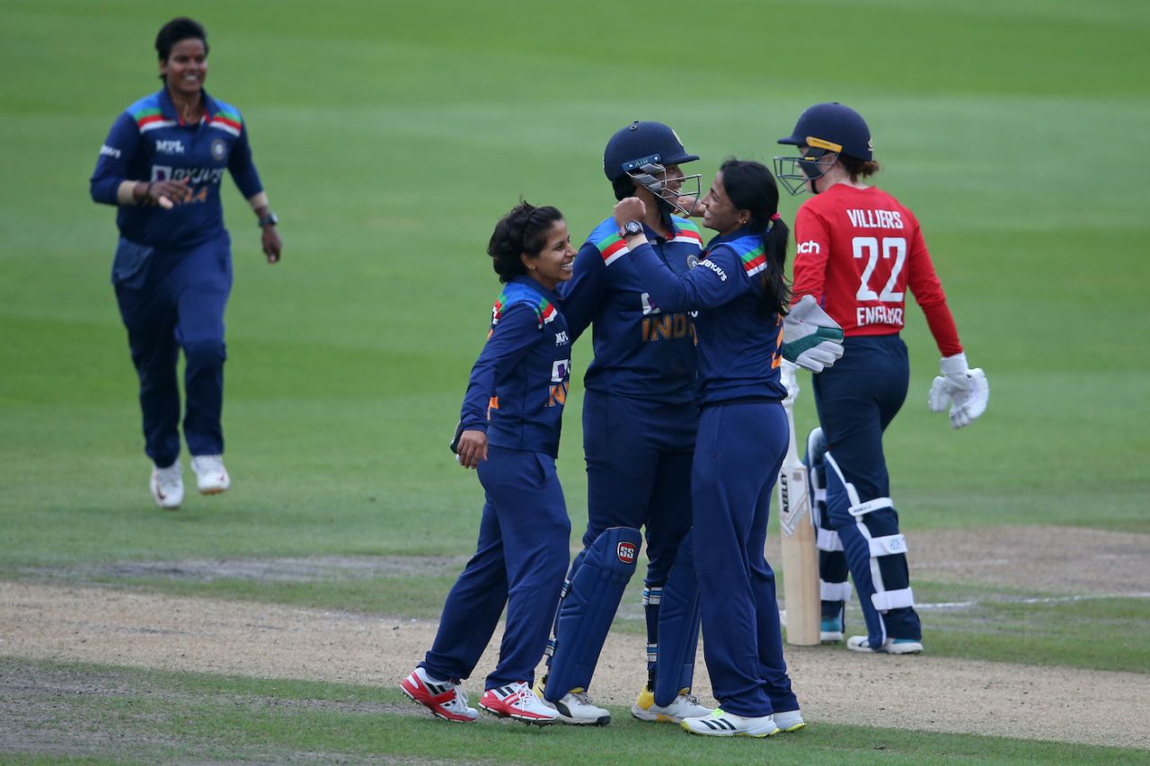 Poonam Yadav, Richa Ghosh and Sneh Rana get together to celebrate a dismissal, England vs India, 2nd women's T20I, Hove, July 11, 2021