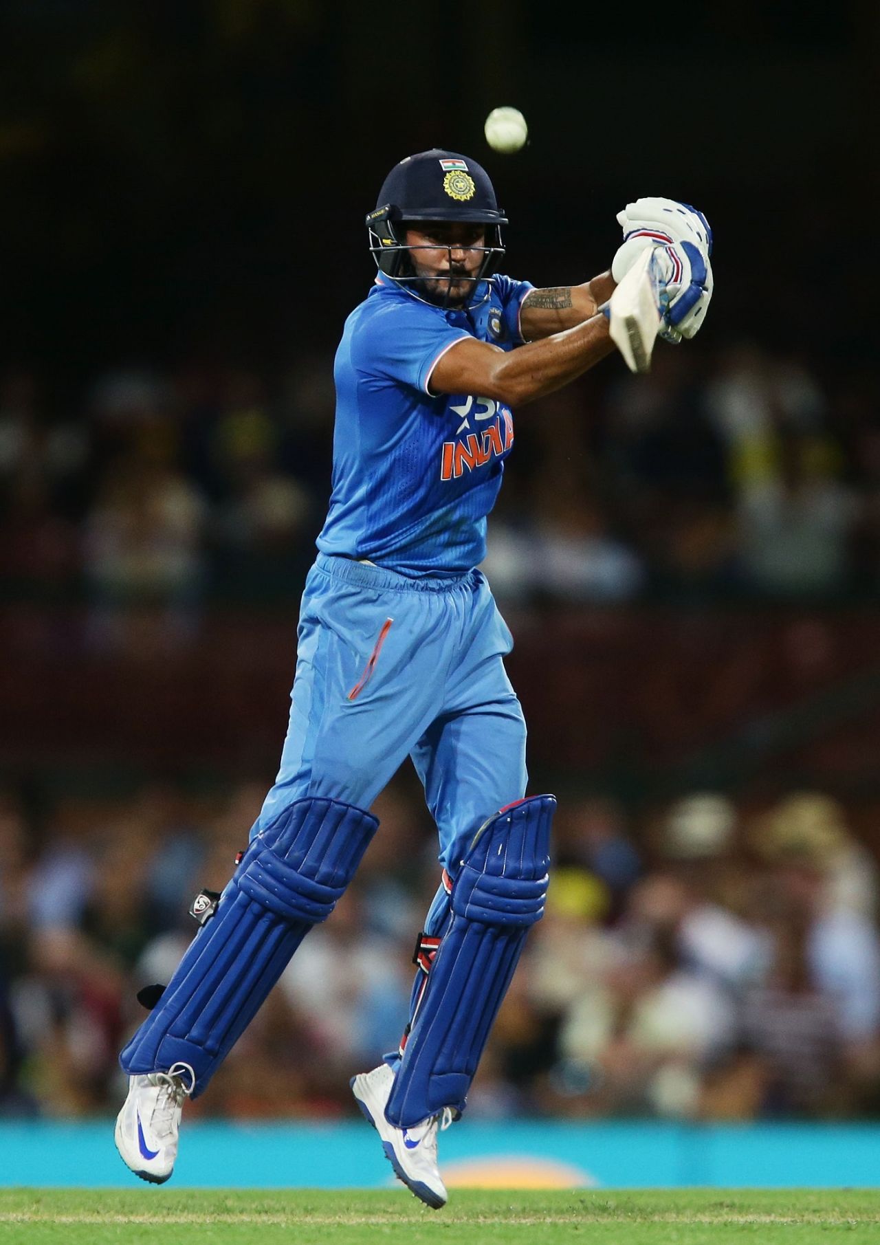 Manish Pandey plays a shot to the off side on his way to a century, Sydney, January 23, 2016
