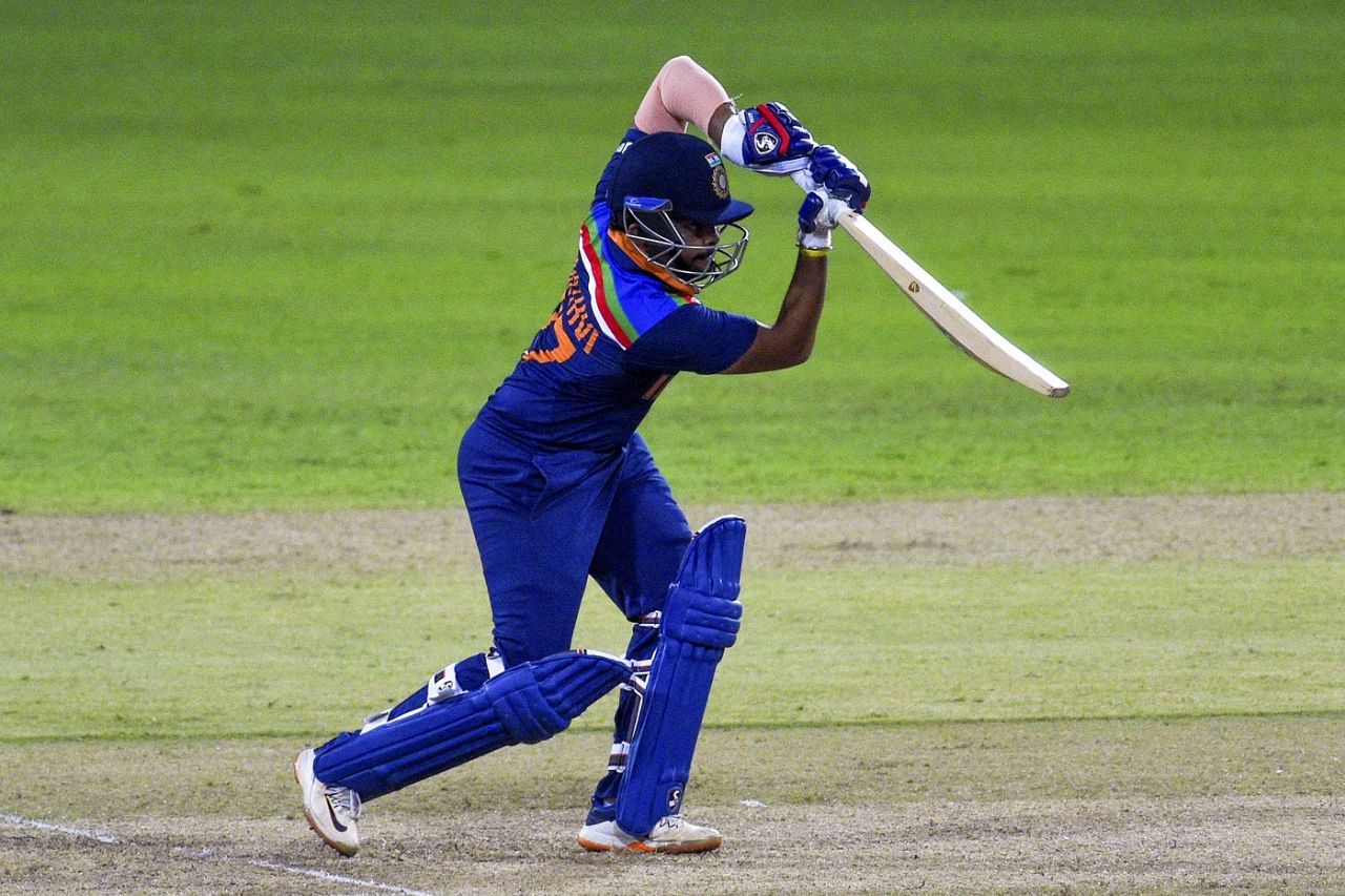 Prithvi Shaw brings out a copybook drive, India vs Sri Lanka, 1st ODI, Colombo, July 18, 2021