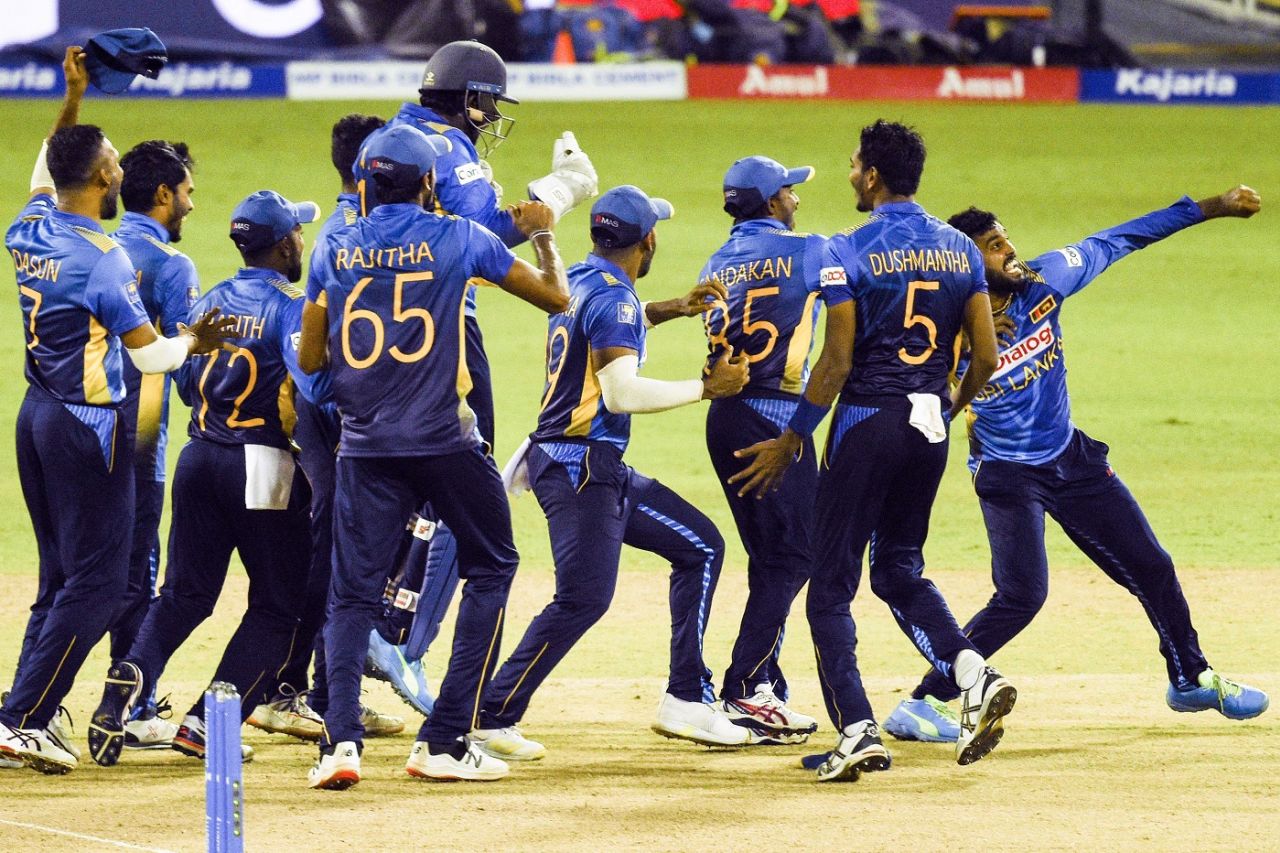 Sri Lanka players celebrate a wicket, Sri Lanka vs India, 2nd ODI, Colombo, July 20, 2021