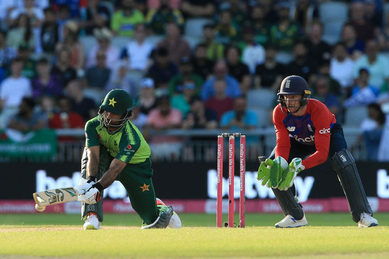 Fakhar Zaman gets down to sweep, England vs Pakistan, 3rd T20I, Old Trafford, July 20, 2021