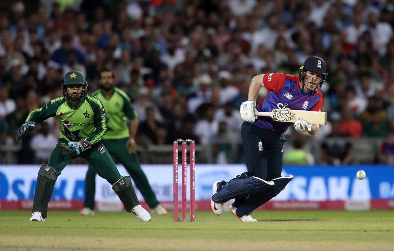 Eoin Morgan sets off for a run, England vs Pakistan, 3rd T20I, Old Trafford, July 20, 2021