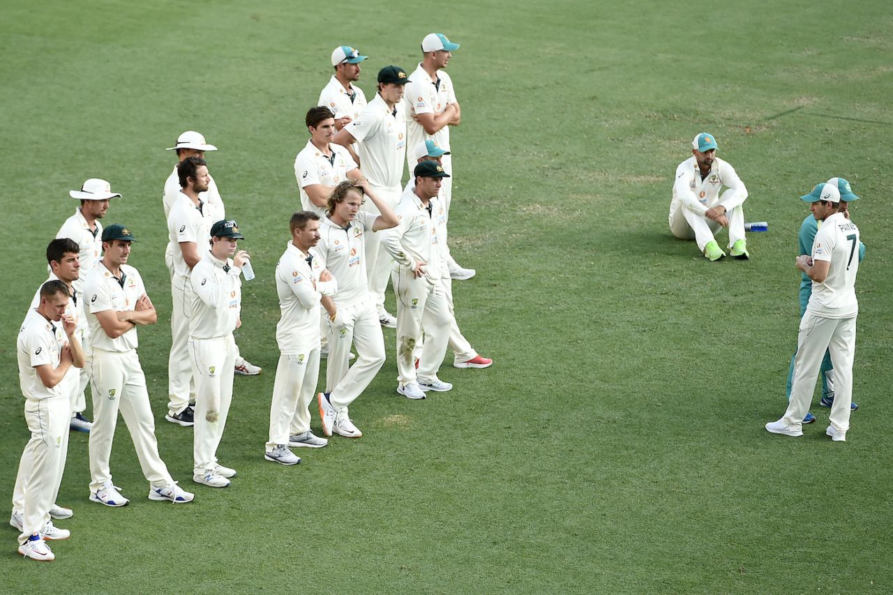 Tim Paine speaks to his players, Australia vs India, 4th Test, Brisbane, 5th day, January 19, 2021