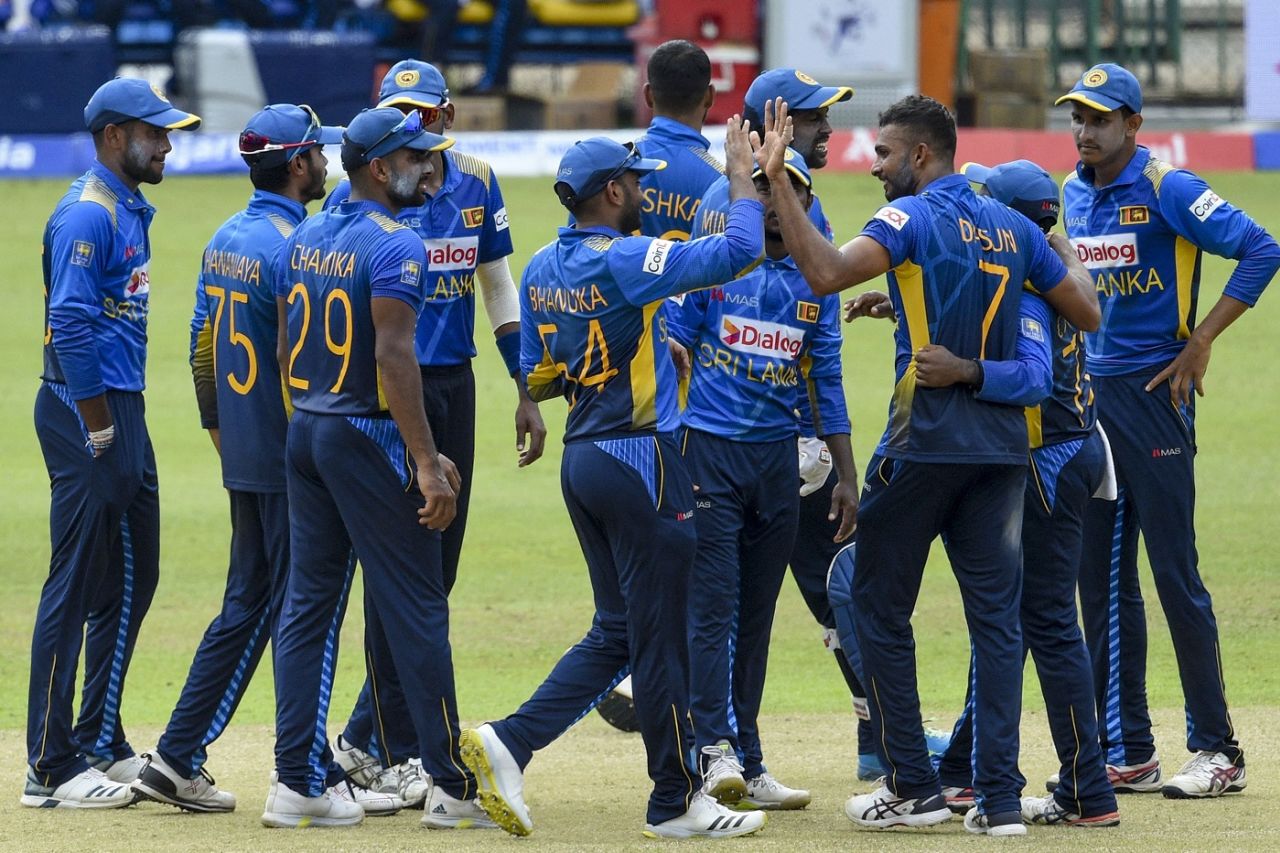 Dasun Shanaka celebrates with team-mates the dismissal of Prithvi Shaw, Sri Lanka vs India, 3rd ODI, Colombo, July 23, 2021