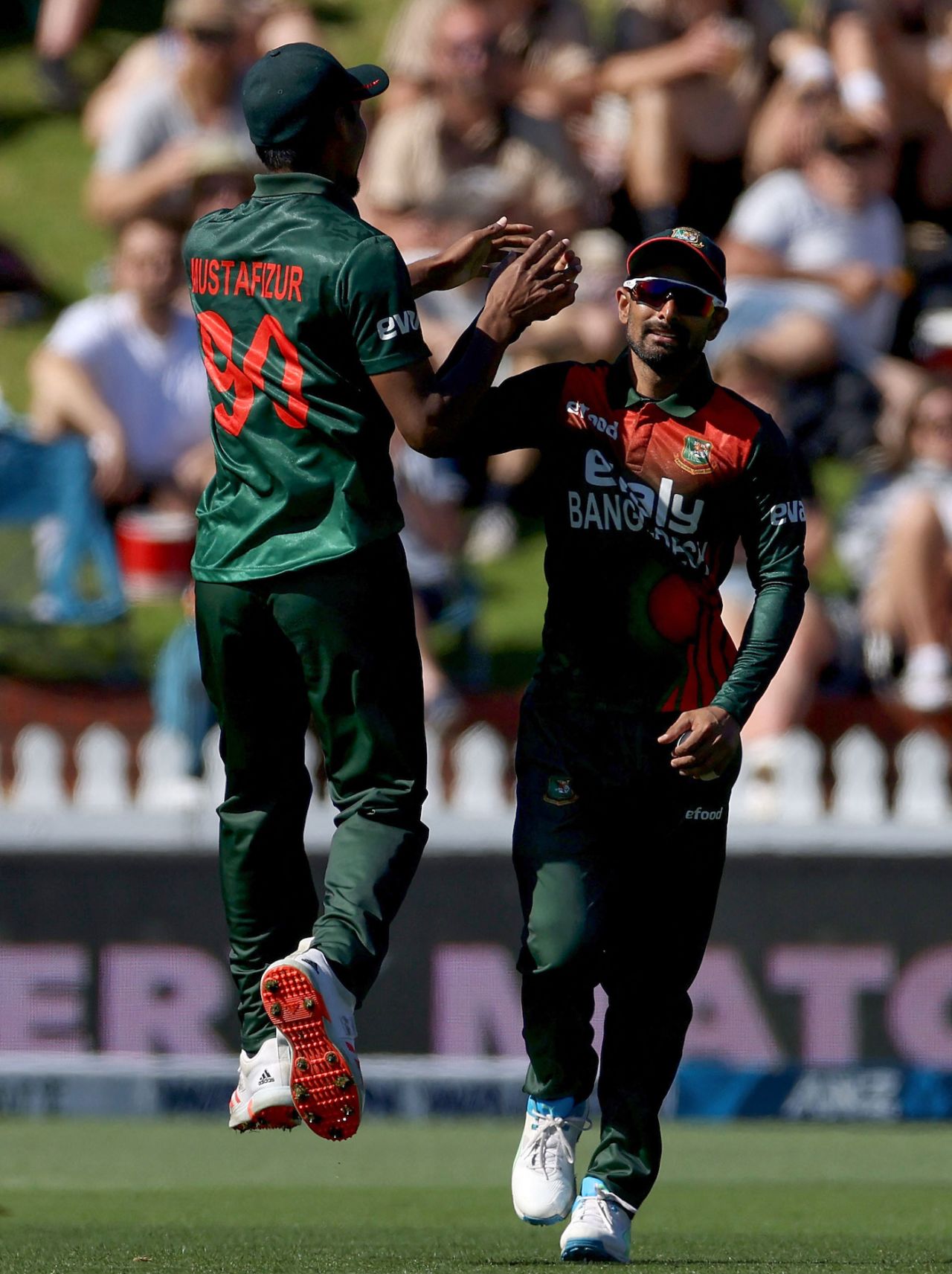 Liton Das celebrates a wicket with Mustafizur Rahman, Wellington, March 26, 2021