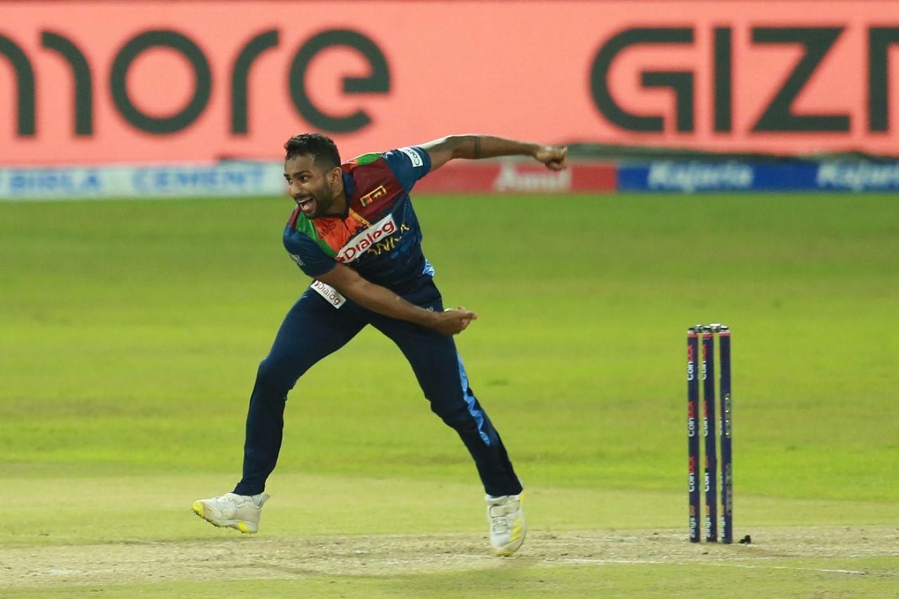Chamika Karunaratne in action, Sri Lanka vs India, 2nd T20I, Colombo, July 28, 2021