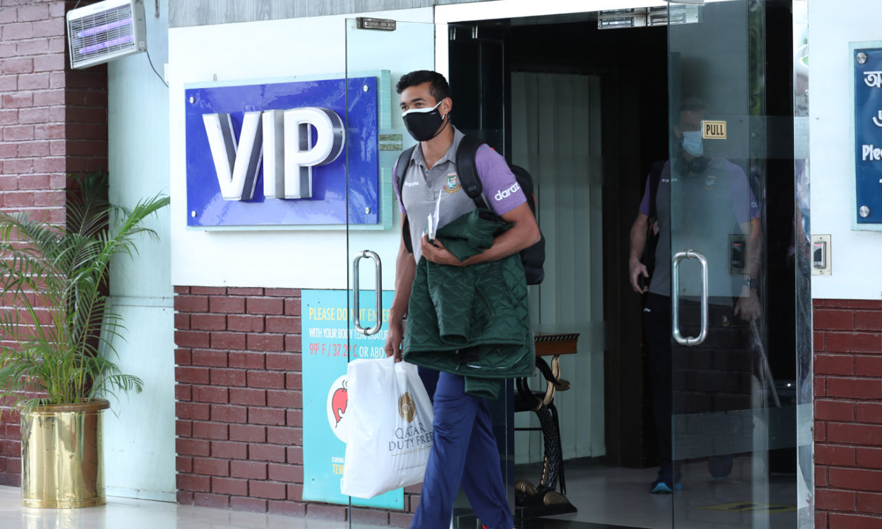 Taskin Ahmed arrives in Dhaka after Bangladesh's successful tour of Zimbabwe, July 29, 2021