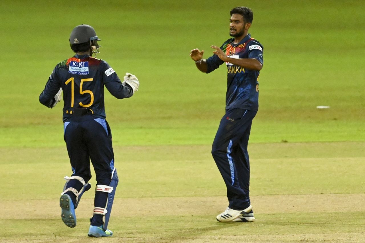 Ramesh Mendis celebrates with Minod Bhanuka after the dismissal of Devdutt Padikkal, Sri Lanka vs India, 3rd T20I, Colombo, July 29, 2021