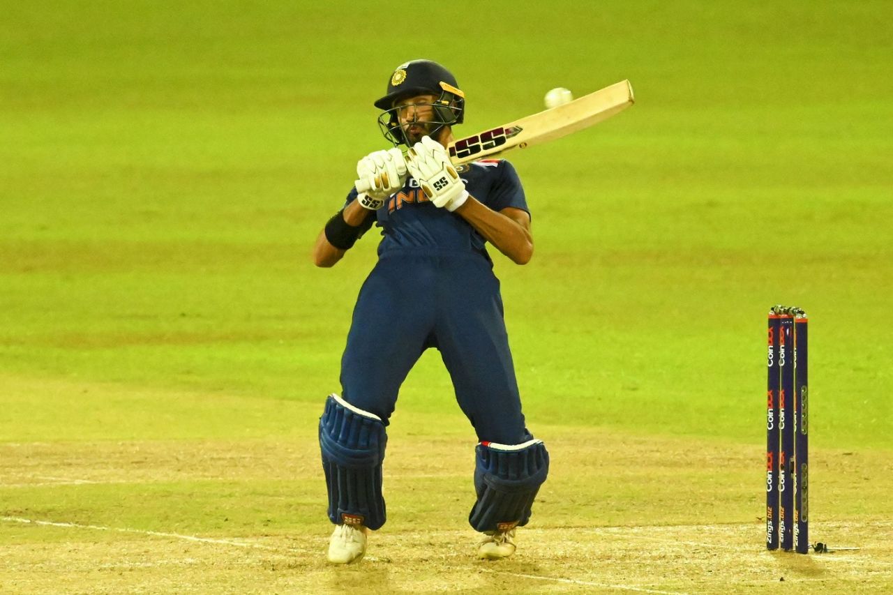 Devdutt Padikkal adjusts to play a short ball, Sri Lanka vs India, 3rd T20I, Colombo, July 29, 2021