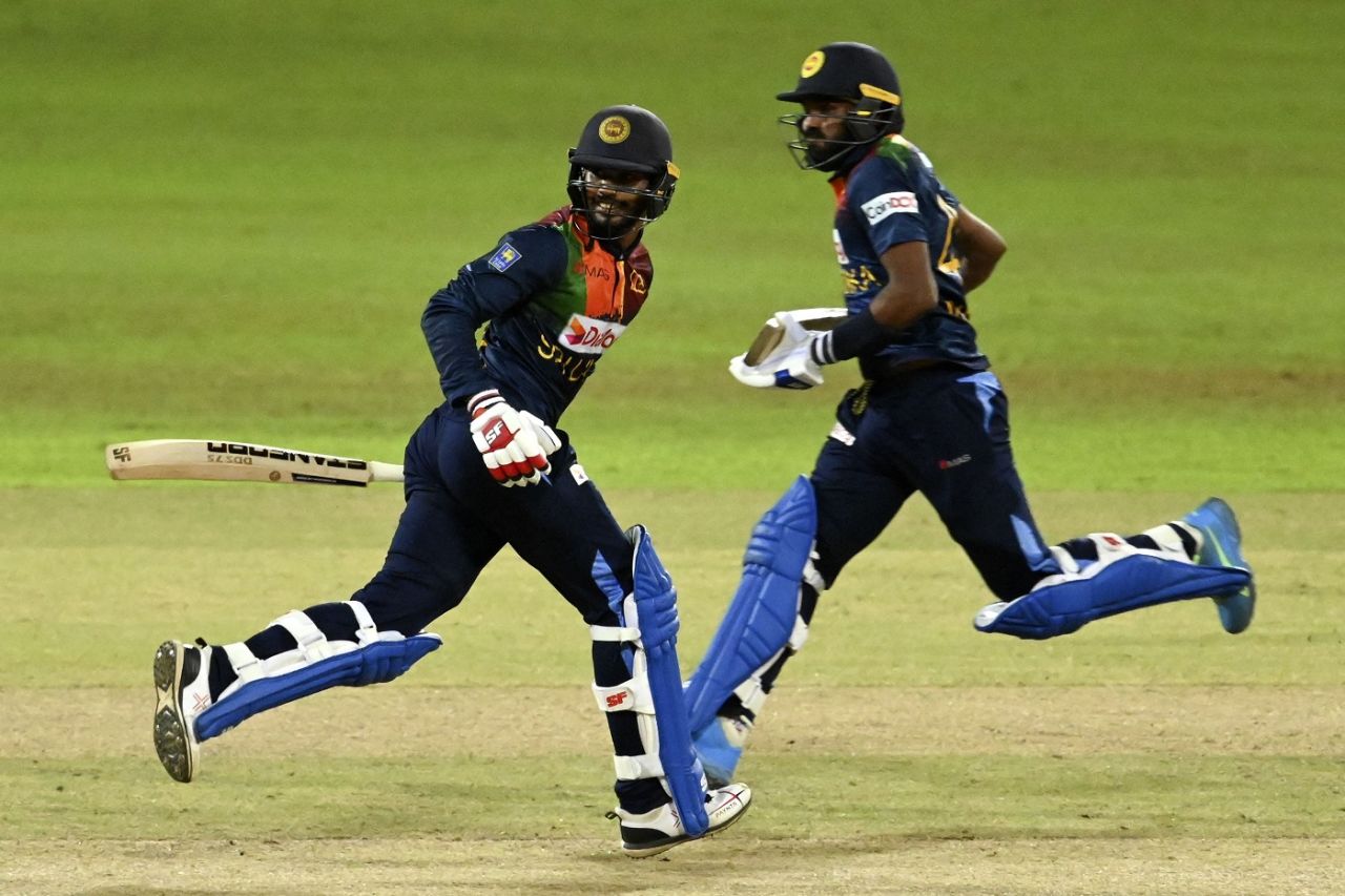 Dhananjaya de Silva and Wanindu Hasaranga run between the wickets, Sri Lanka vs India, 3rd T20I, Colombo, July 29, 2021