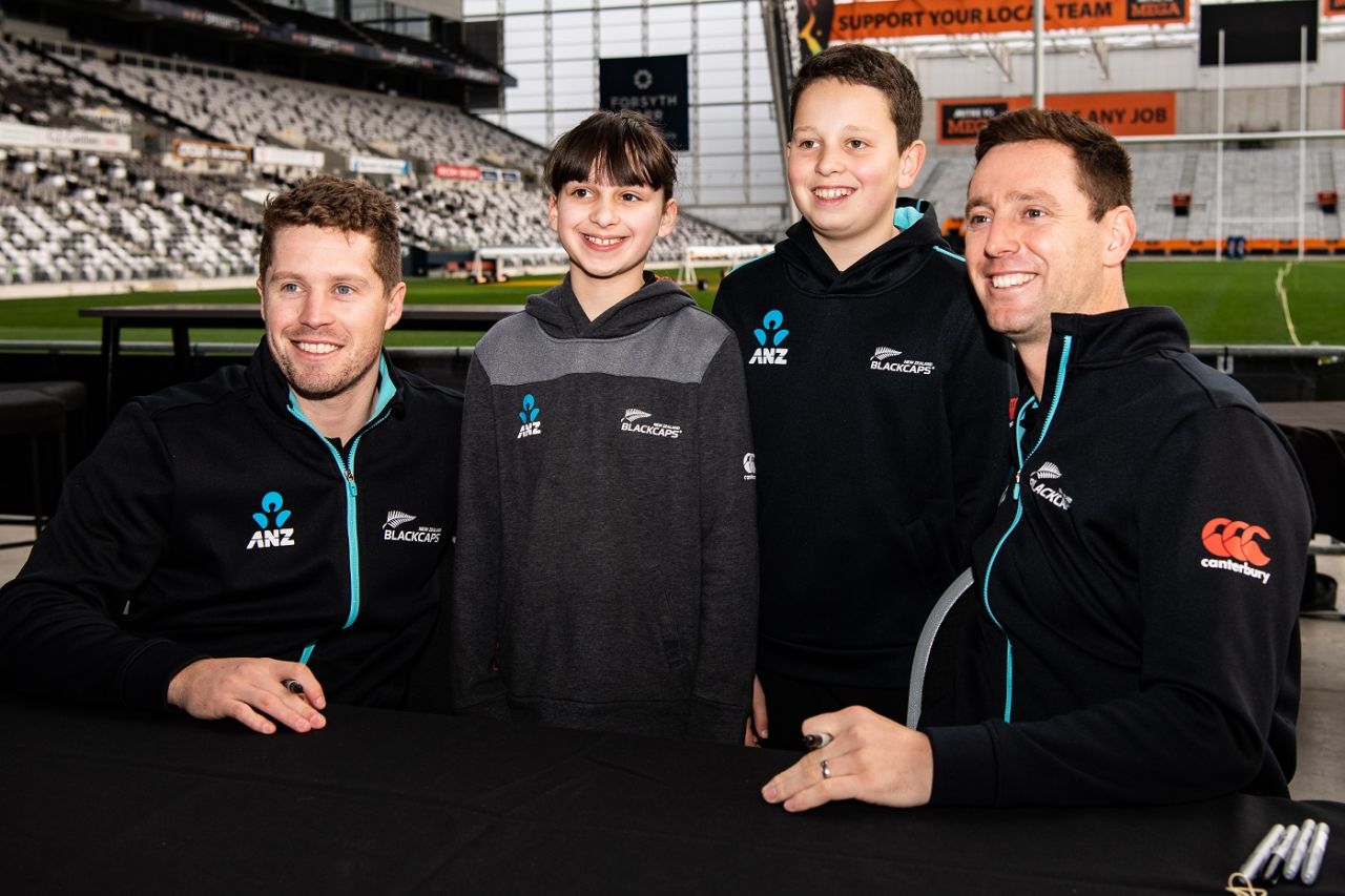 Say cheese: Henry Nicholls and Matt Henry pose with fans in Dunedin, Dunedin, August 1, 2021