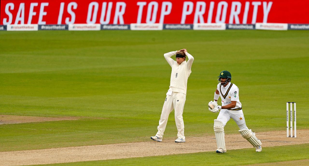 Shan Masood takes a run, England vs Pakistan, 1st Test, Old Trafford, 1st day, August 5, 2020