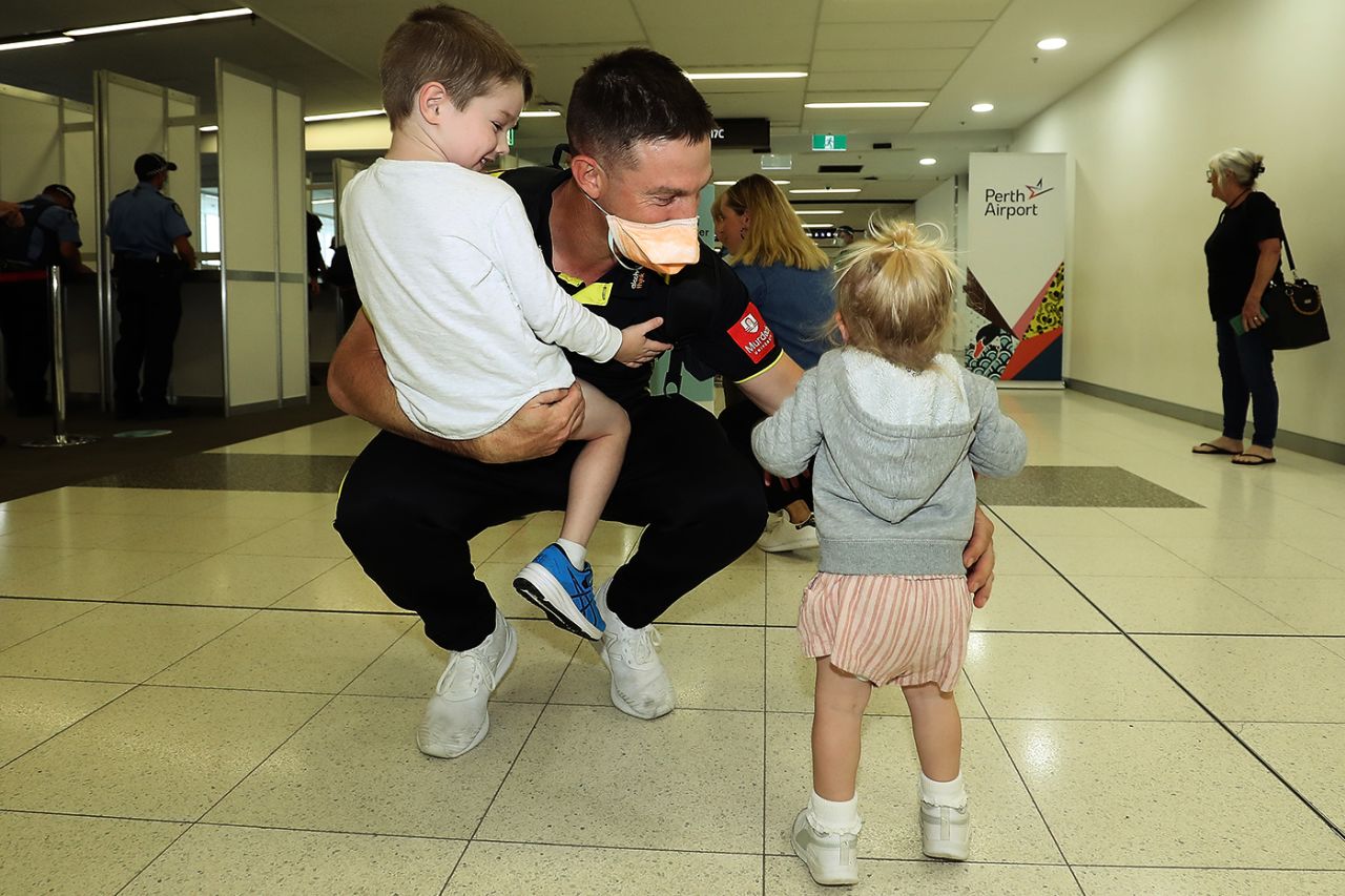 Shaun Marsh greets his children at the Perth airport, November 14, 2020