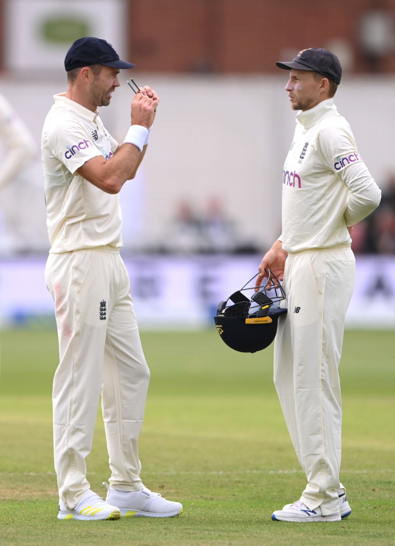 James Anderson has a chat with his captain Joe Root, England vs India, 1st Test, Nottingham, 2nd day, August 5, 2021