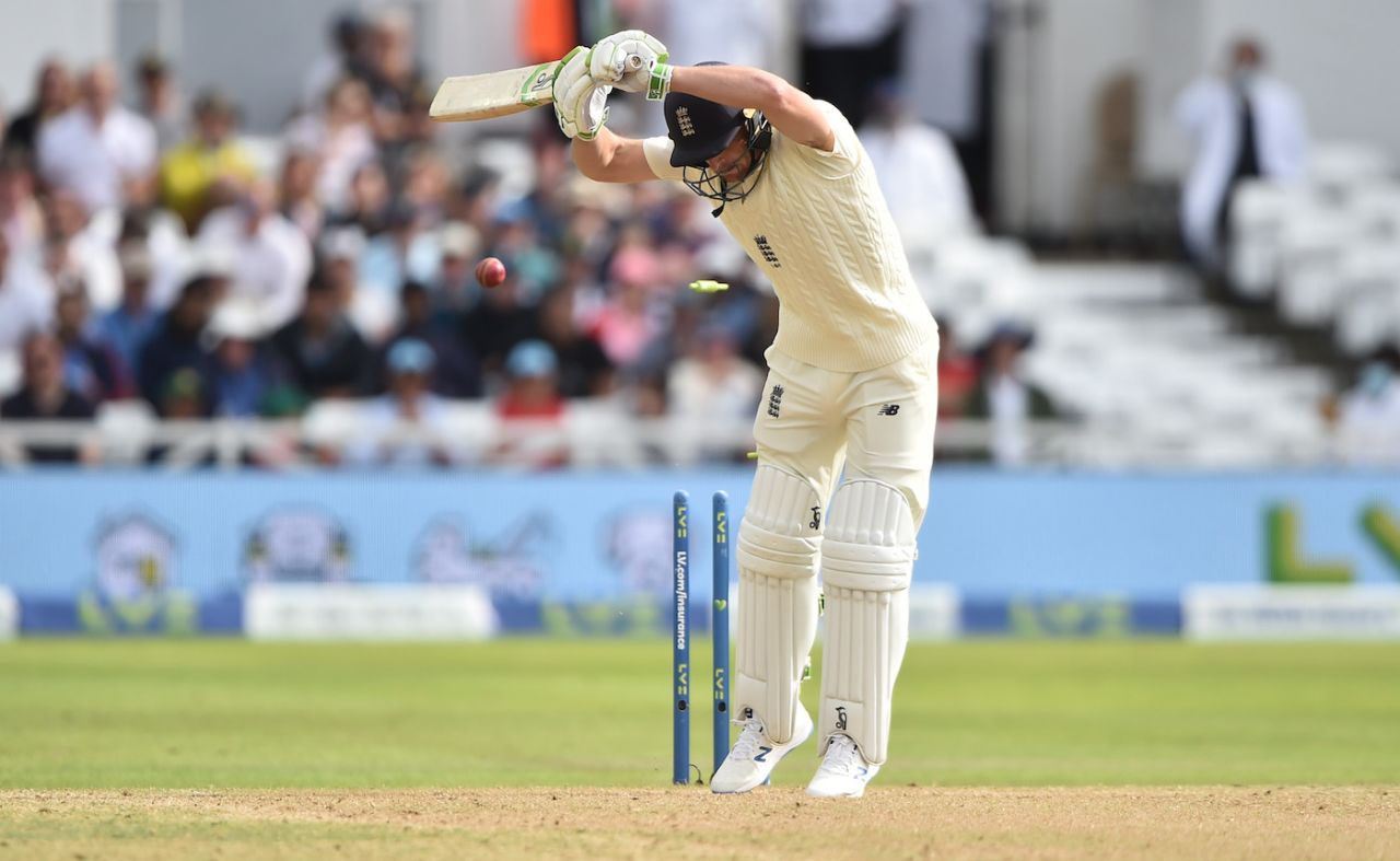 Jos Buttler loses his stumps to Shardul Thakur, England vs India, 1st Test, Nottingham, 4th day, August 7, 2021