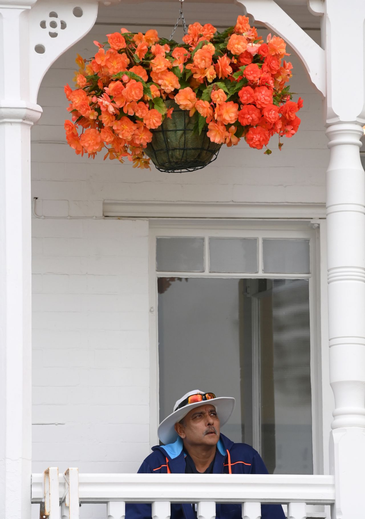 Ravi Shastri keeps an eye on the rain, England vs India, 1st Test, Nottingham, 5th day, August 8, 2021
