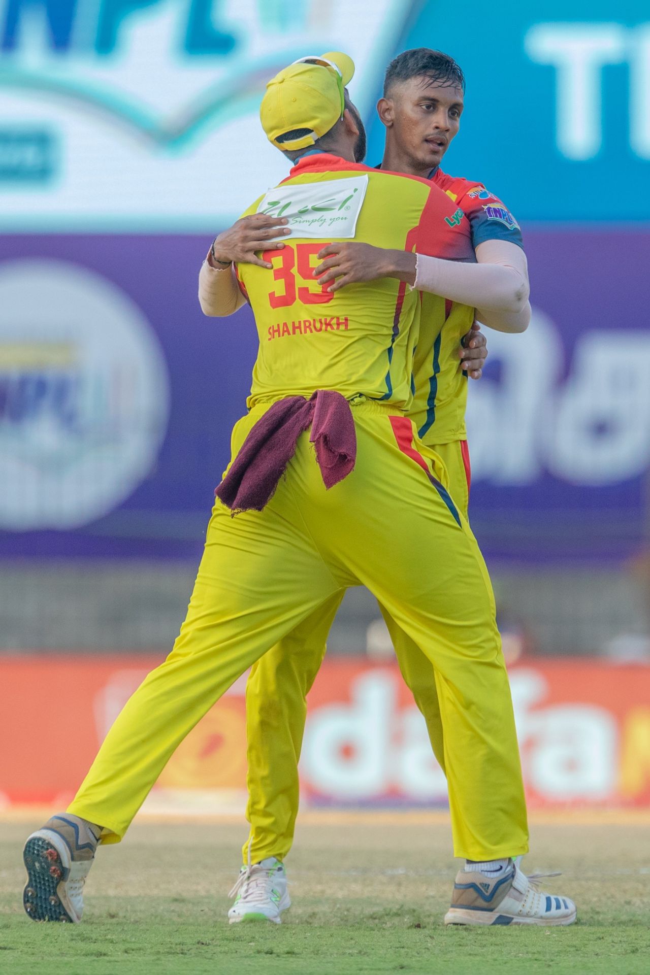 Ajith Ram celebrates with his captain Shahrukh Khan, Lyca Kovai Kings vs Nellai Royal Kings, TNPL 2021, Chennai, August 8, 2021