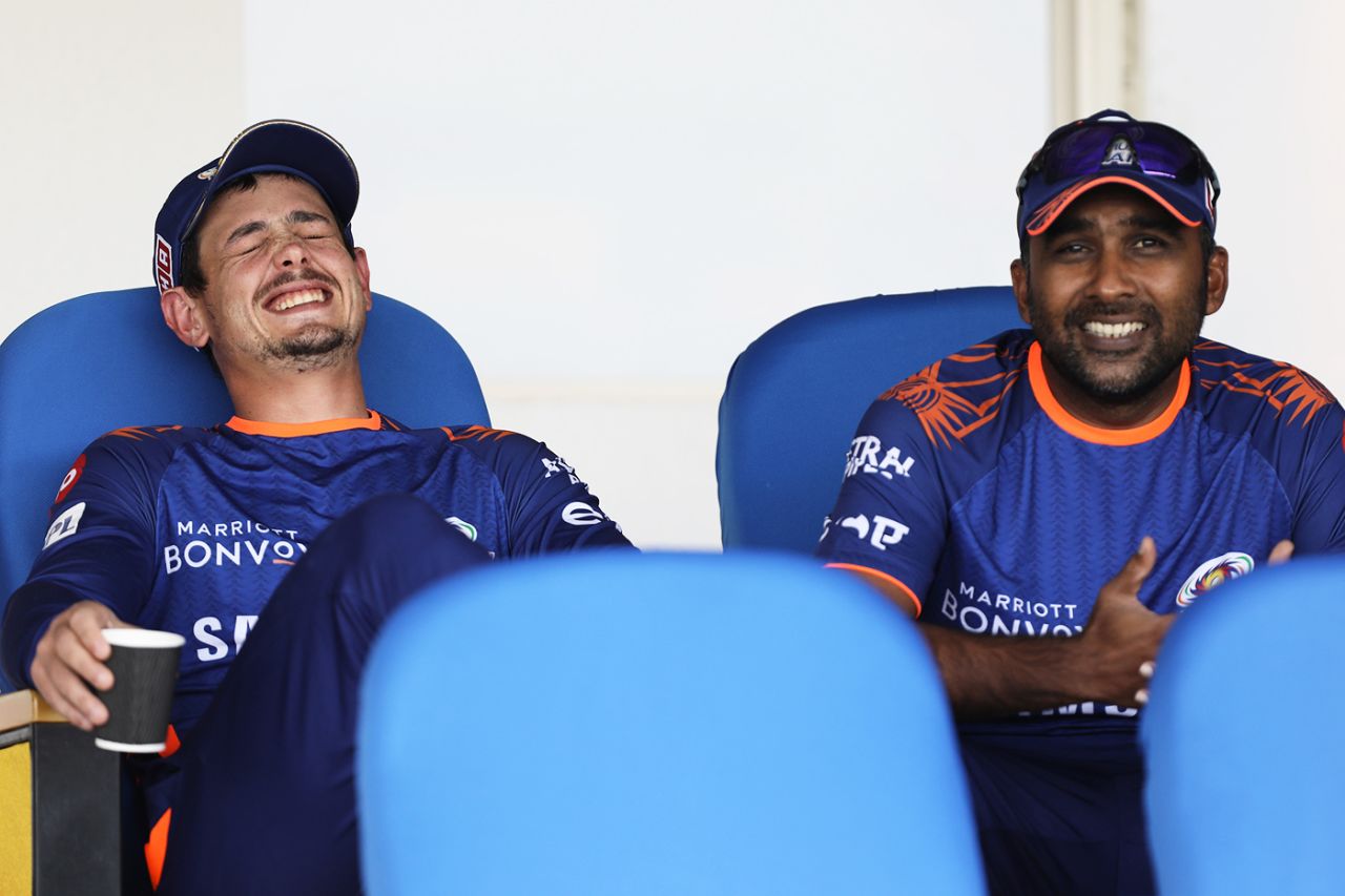 Quinton de Kock shares a laugh with coach Mahela Jayawardene, Mumbai Indians vs Sunrisers Hyderabad, IPL 2020, Sharjah, October 4, 2020
