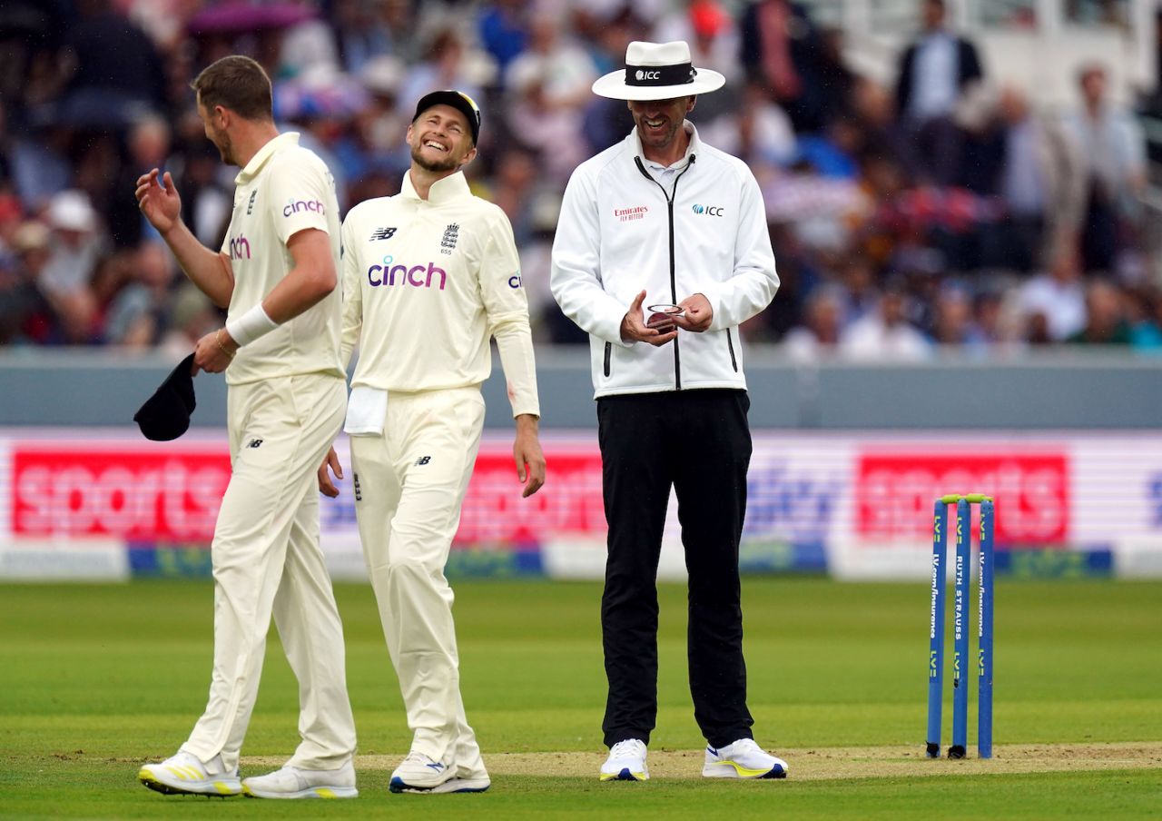 Ollie Robinson, Joe Root and Michael Gough share a laugh, England vs India, 2nd Test, Lord's, London, 1st day, August 12, 2021