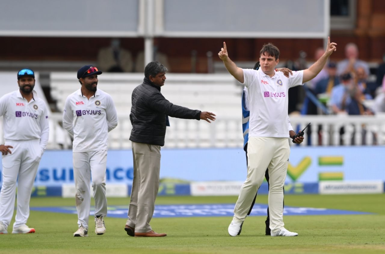 A spectator finds his way to the middle - in the Indian team's garb no less, England vs India, 2nd Test, Lord's, London, 3rd day, August 14, 2021
