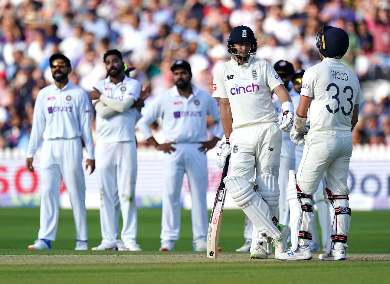 Joe Root and Jos Buttler have a chat while the Indian team wait for a review, England vs India, 2nd Test, Lord's, London, 3rd day, August 14, 2021