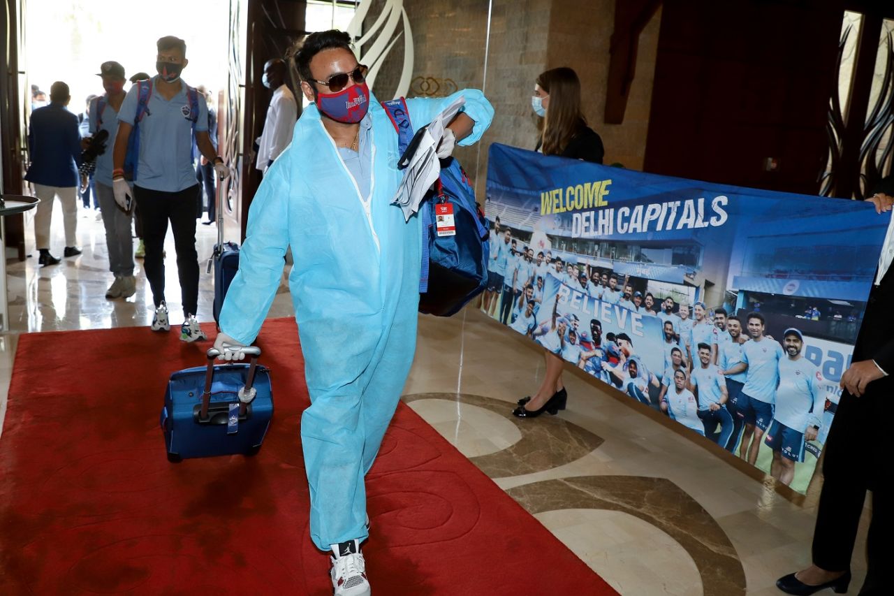 Amit Mishra arrives at the Delhi Capitals' team hotel ahead of the second half of IPL 2021, IPL 2021, Dubai, August 21, 2021