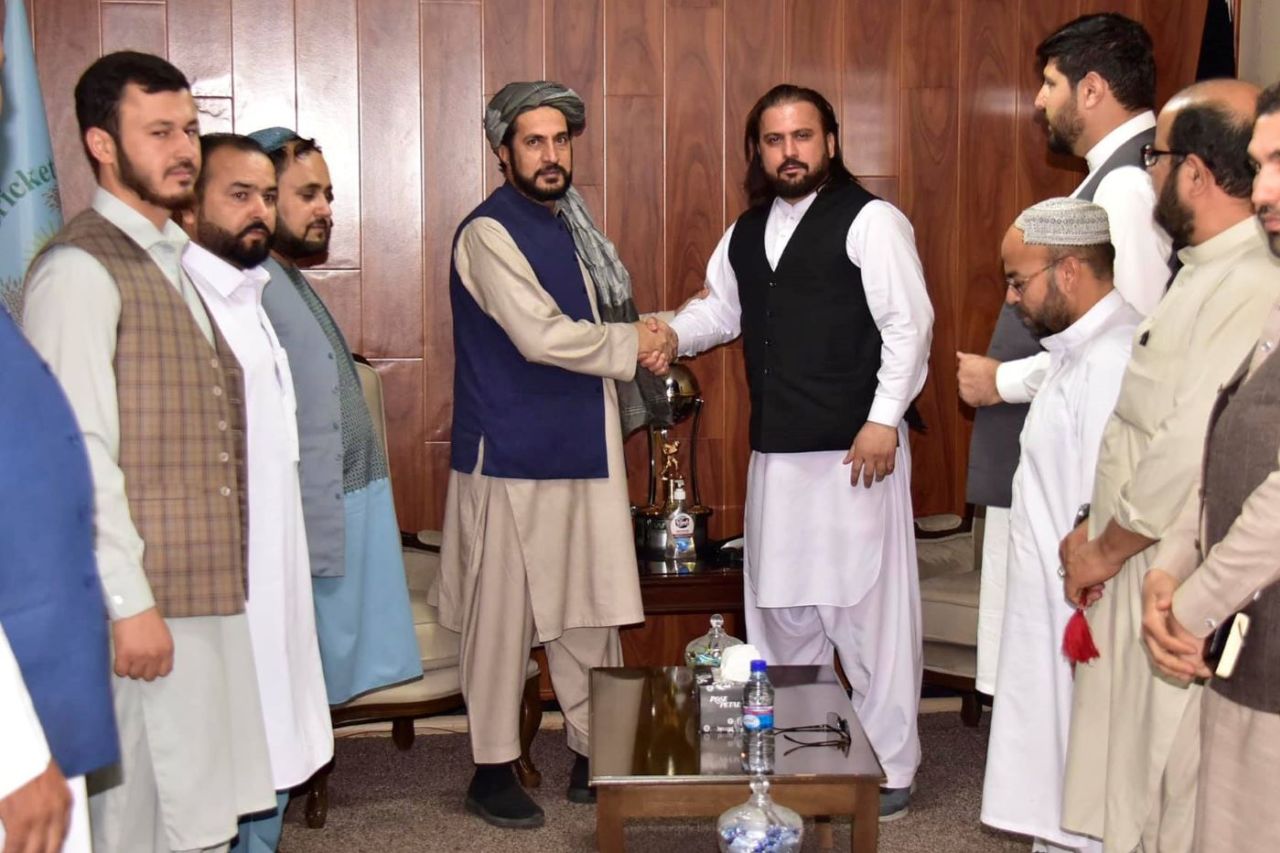 New ACB chairman Azizullah Fazli (left) shakes hands with CEO Hamid Shinwari, Kabul, August 22, 2021
