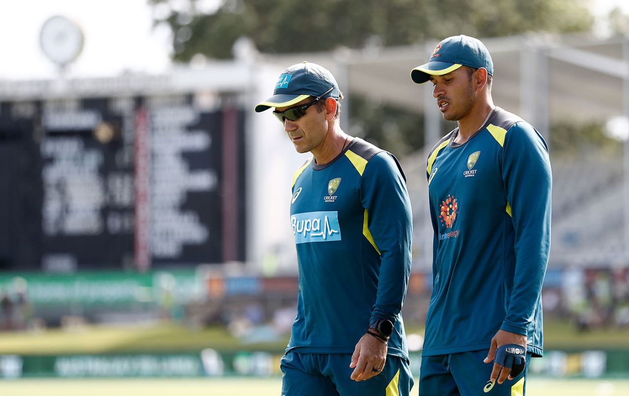 Justin Langer talks with Usman Khawaja, Australia vs Sri Lanka, 2nd Test, Canberra, February 4, 2019