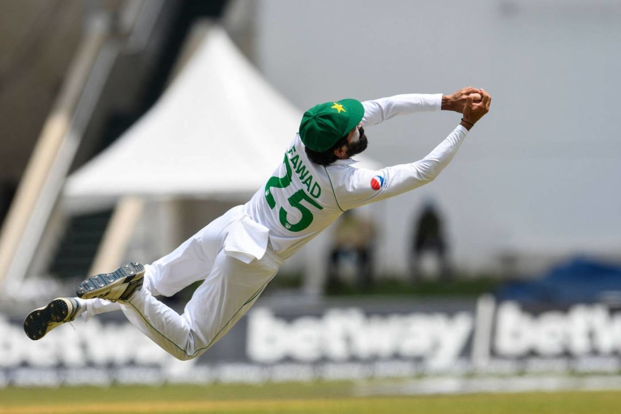 Fawad Alam stretched to finish a sharp catch, West Indies vs Pakistan, 2nd Test, 4th day, Kingston, August 23, 2021