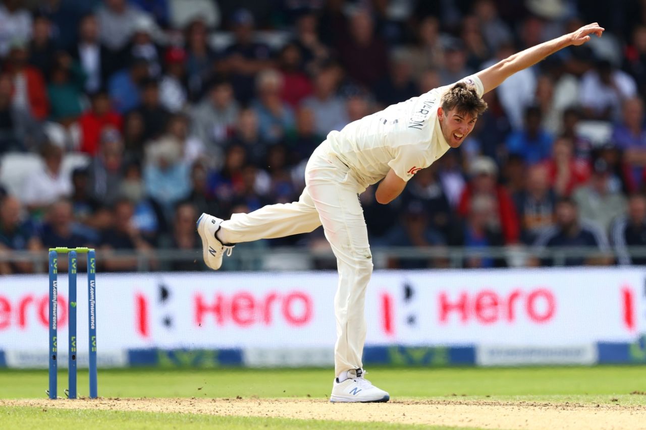 Craig Overton has a bowl, England vs India, 3rd Test, Headingley, 1st day, August 25, 2021